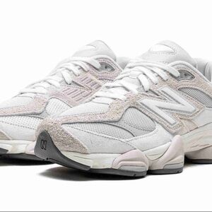 New Balance Women's 9060 Grey
